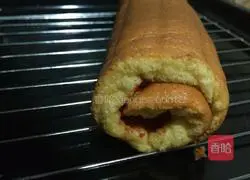 Illustration of making jam cake roll 5