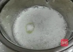 Strawberry Cake Roll Recipe Illustration 6