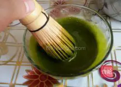 Illustration of how to make matcha cake roll 1