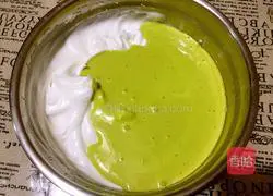 Spinach juice chiffon cake-eight-inch recipe illustration 10