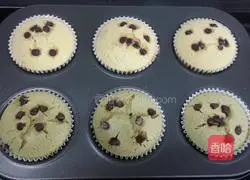 Illustration of how to make chiffon cupcakes 12