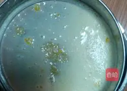 Illustration of how to make fragrant Portuguese egg tarts 4