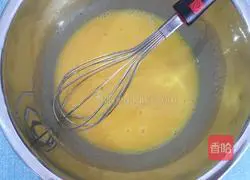 Illustration of how to make chive and meat floss cake rolls 2