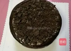 Oreo Salted Cream Drip Cake Recipe Illustration 14