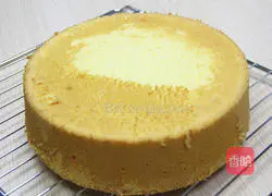 Illustration of how to make the popular Korean strawberry cake roll 2