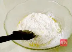 Illustration of how to make Xiwang Oil Cake Roll 6