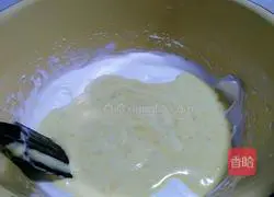 Illustration of how to make pumpkin puree cake rolls 14