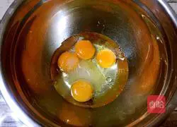 Raisin Cake Roll Recipe Illustration 3