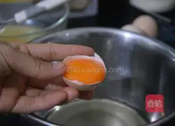 Illustration of how to make chiffon cake 3