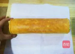 Illustration of how to make sweet orange small four rolls 18