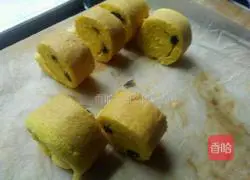 Black Raisin Cake Roll Recipe Illustration 8