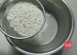 Illustration of how to make six-inch chiffon cake (back-egg method) 2