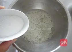 Illustration of how to make chiffon cake 9