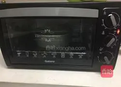 Illustration of how to make eight-inch chiffon cake 11