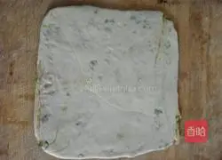 Illustration of how to make green onion layer cake 3