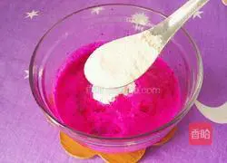 Illustration of how to make dragon fruit milk pancakes (flower shape) 6