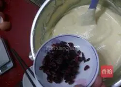 Illustration of how to make eight-inch cranberry chiffon cake 11
