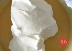Illustration of how to make meat floss cake rolls 10