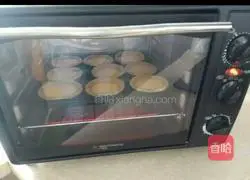 Illustration of how to make microwave egg tarts 3