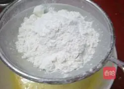 Illustration of how to make eight-inch cranberry chiffon cake 5