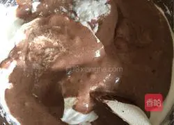 Illustration of how to make 8-inch cocoa chiffon cake 13