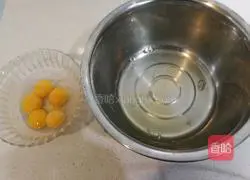 Illustration of making glutinous rice flour striped chiffon cake 2