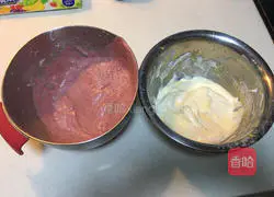 Illustration of how to make strawberry yogurt cake roll 6