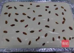 Illustration of how to make raisin jam cake roll 12