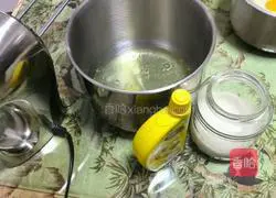 Illustration of how to make 8-inch chiffon cake 3