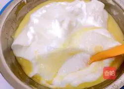 Illustration of how to make eight-inch honey chiffon cake 8