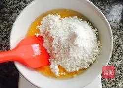 Strawberry Cake Roll Recipe Illustration 3