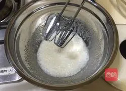 Illustration of how to make chives, seaweed and meat floss cake rolls 3