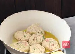 Illustration of how to make leaf bean dregs cake 13