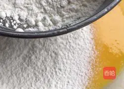 Illustration of how to make chiffon cake 3