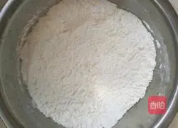 Illustration of how to make chiffon cake 4