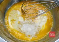 Illustration of how to make eight-inch cocoa chiffon cake 3