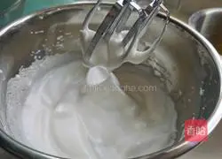 Illustration of how to make chiffon cake 13