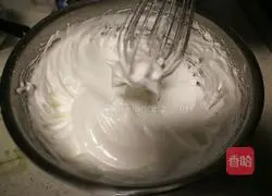 Illustration of how to make giraffe cake roll 8