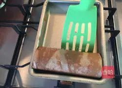 Two-color cake banana roll recipe illustration 11