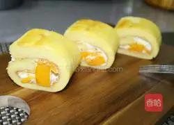 Illustration of how to make cream fruit cake roll 15