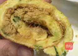 Illustration of how to make scallion and meat floss cake rolls 9