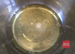 Illustration of how to make dragon fruit chiffon cake 5