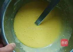 Illustration of how to make red cake rolls 8