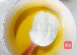 Illustration of how to make chives and meat floss cake rolls 8 