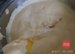 Illustration of how to make orange cream fruit cup cake 12