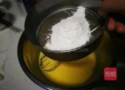 Illustration of how to make giraffe cake roll 5