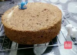 Illustration of how to make eight-inch cocoa chiffon cake 13