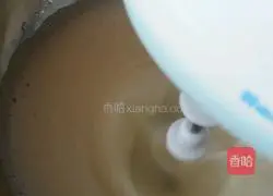 Illustration of how to make chiffon cupcakes 7