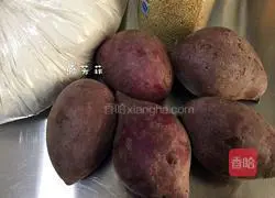 Illustration of how to make purple potato cake 1