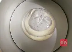 Illustration of making glutinous rice flour striped chiffon cake 8